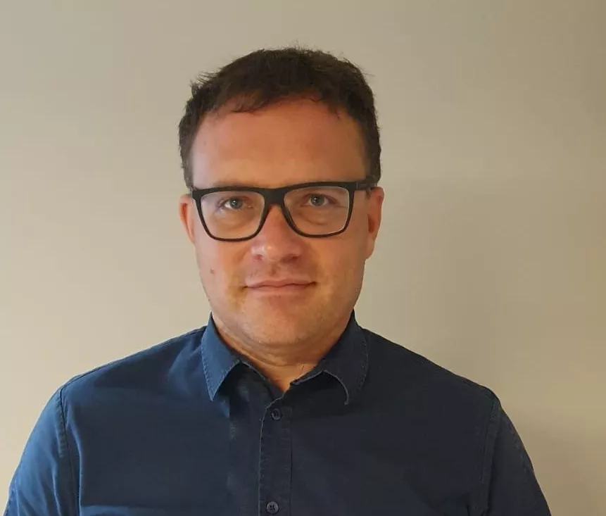 Miks Duburs — kontaktpersona